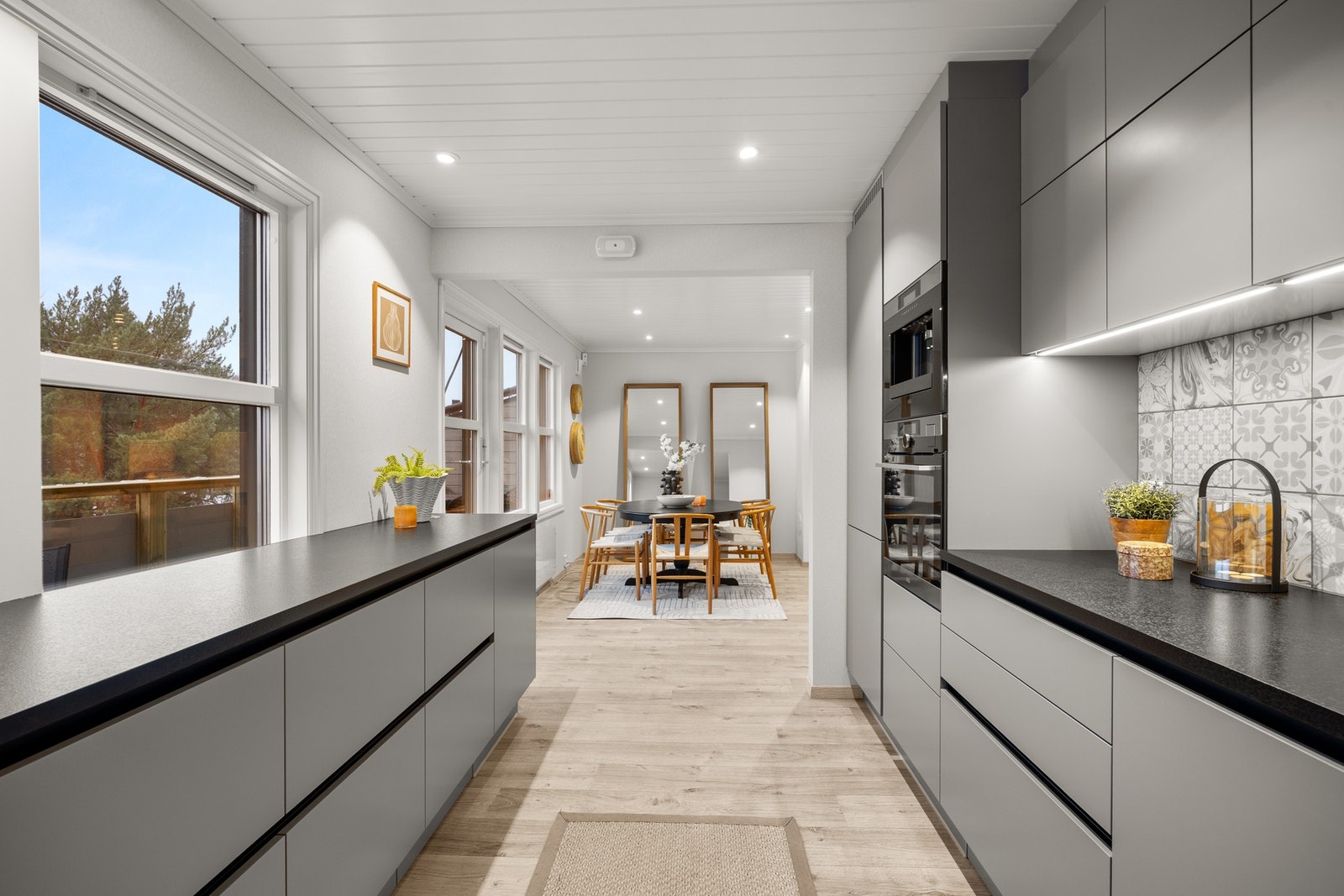 Trivelig utsyn fra kjøkkenvinduene Galleribilde