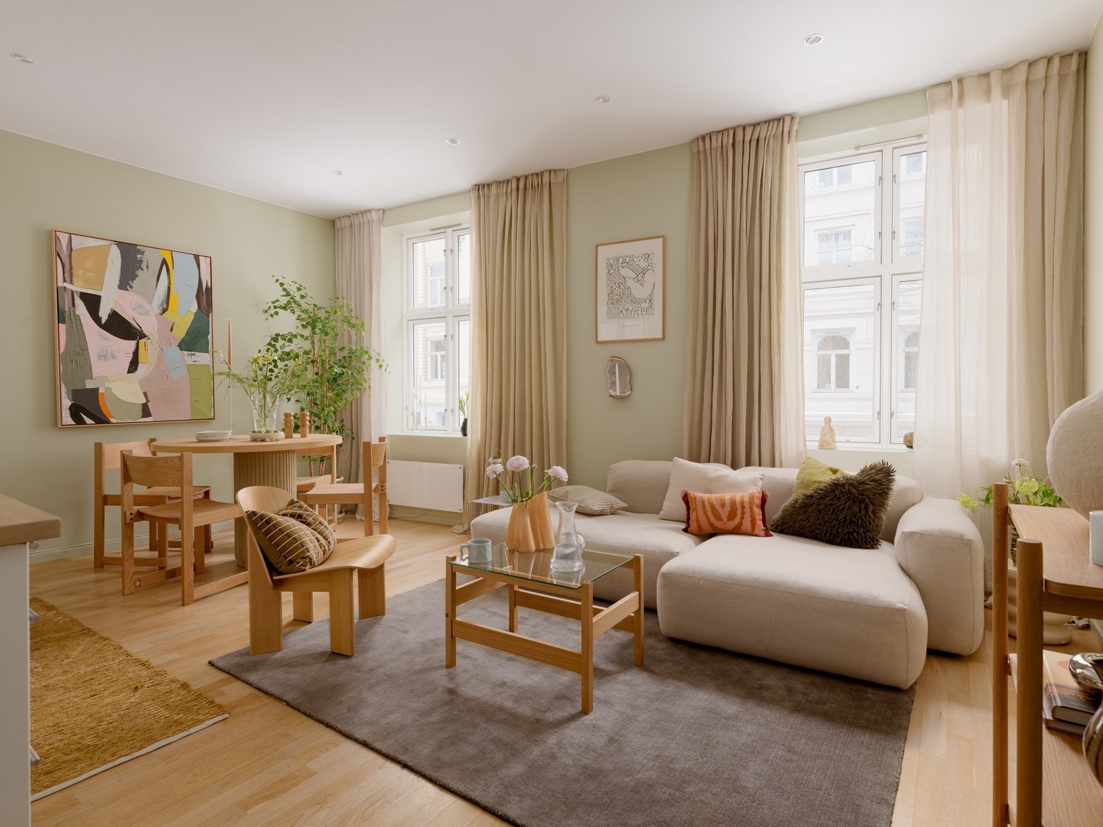 Velkommen til denne lekre 3-roms leiligheten i Tøyengata 30! Galleribilde