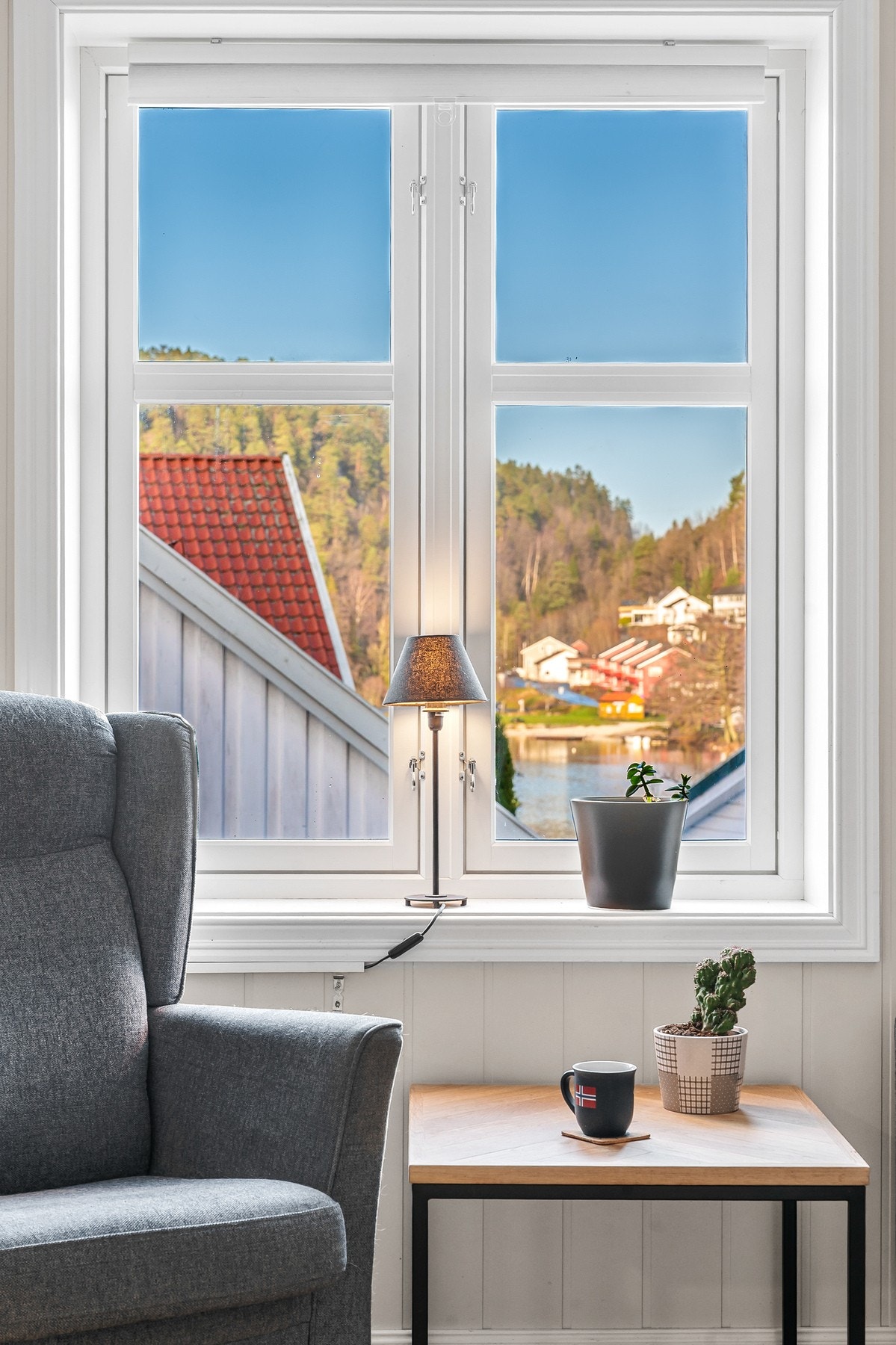 Leiligheten har en flott beliggenhet midt i Tvedestrand sentrum. Galleribilde