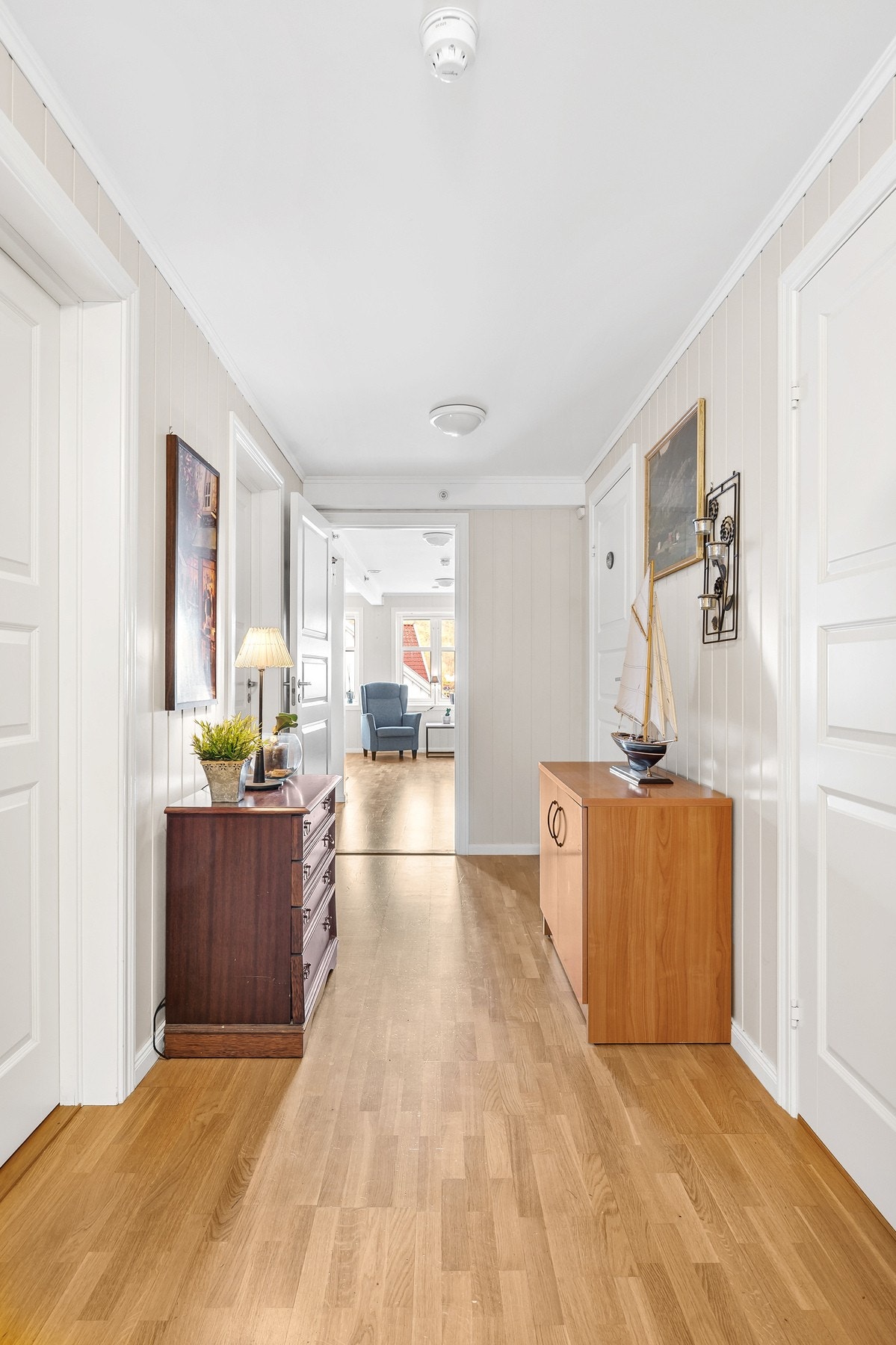 God plass i entrè. Halve entrèen har varmekabler. Galleribilde