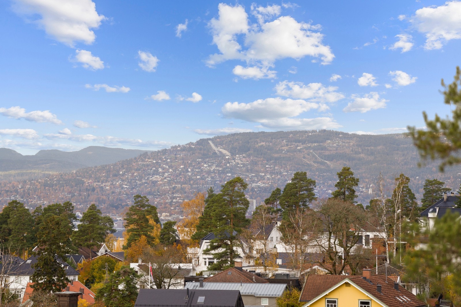 Nydelig utsikt inn mot Holmenkollen. Galleribilde