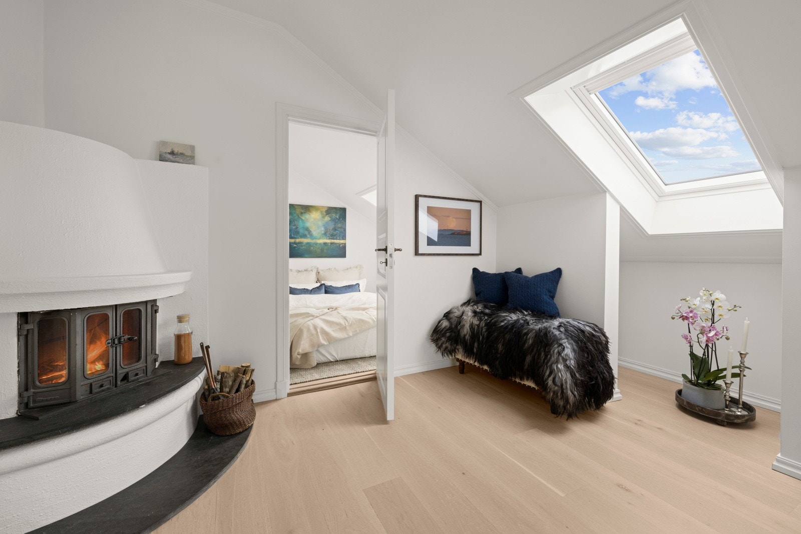 Bygningen har nye takvinduer med 3-lags glass. Galleribilde