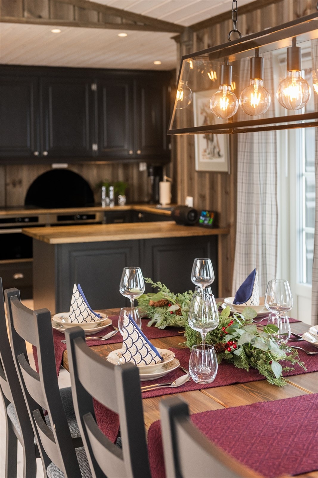 Her kan du være på kjøkkenet, men fortsatt være del av den gode samtalen. Galleribilde