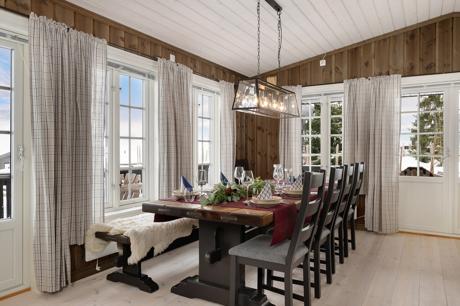 Fra spisestuen er det også adkomst til terrasse. Galleribilde