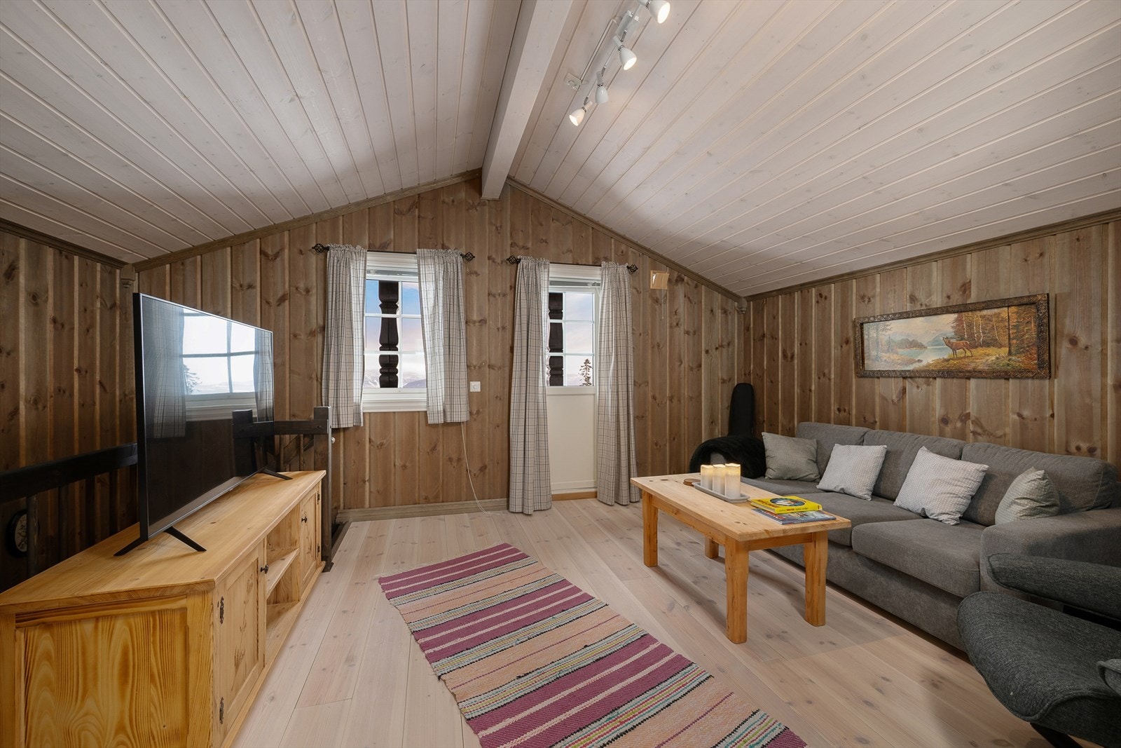 I 2.etasje er det en praktisk loftstue om en ønsker å trekke seg litt tilbake. Galleribilde