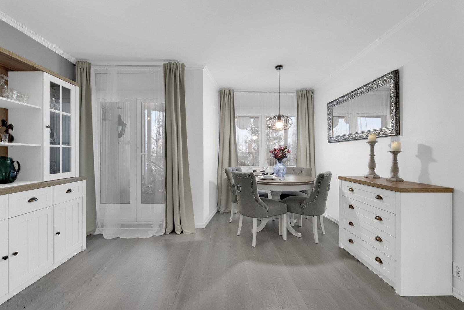 Her får du et hjem som kombinerer komfort, funksjonalitet og hyggelige oppholdsrom. Galleribilde