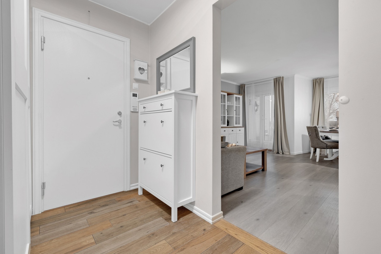 Den installerte porttelefonen sørger for økt sikkerhet og bekvemmelighet når du får besøk. Galleribilde