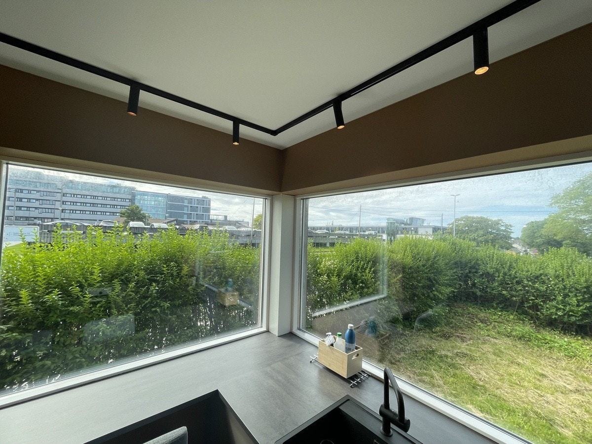 HVL til høyre og sykehuset til venstre i bildet Galleribilde