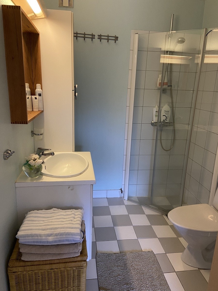 Bad med dusjhjørne Galleribilde