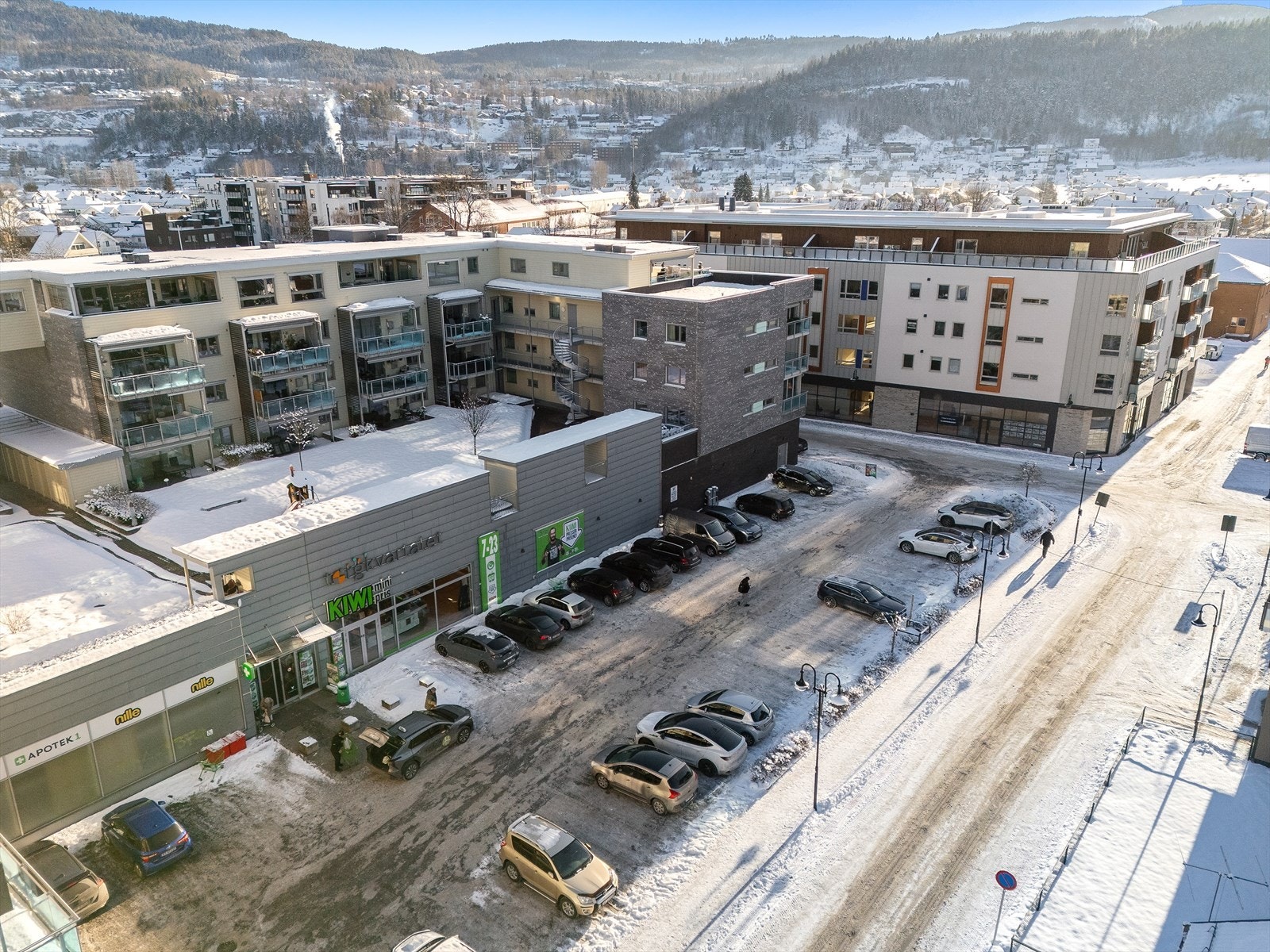 Rett nede i gata kan du handle dagsferske bakevarer og nytrukket kaffe i nærsenteret ditt. Galleribilde