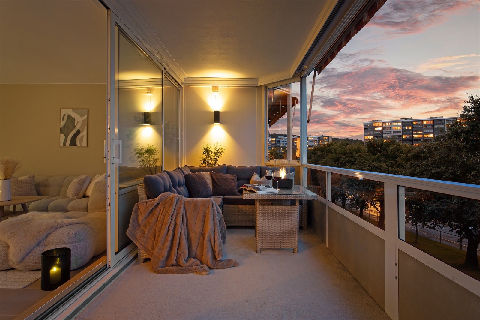 Koselig atmosfære på kveldstid. Galleribilde