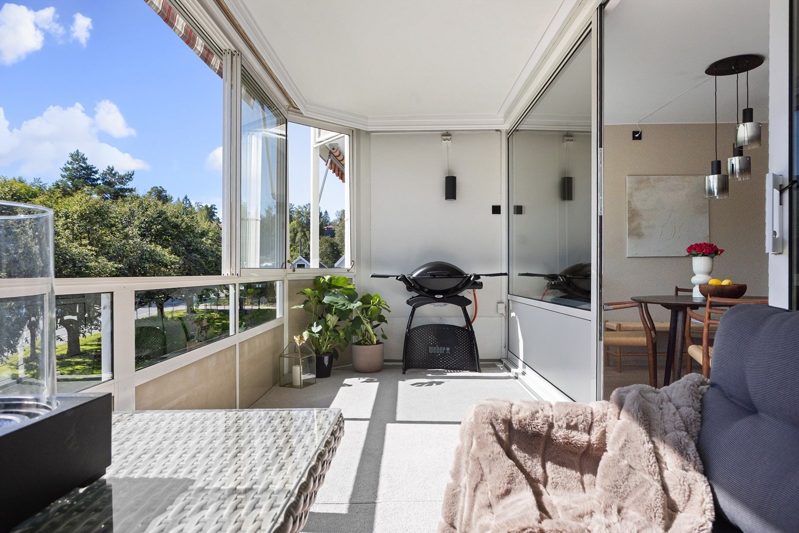 Stor balkong med god plass til grill, sittegruppe, planter og etc... Galleribilde