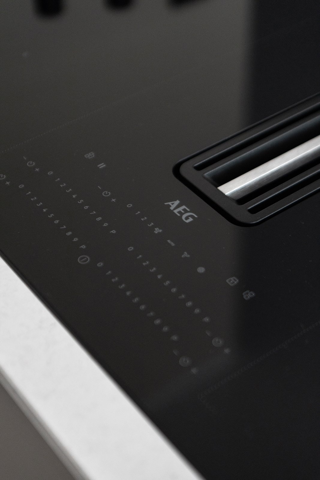 AEG Induksjonstopp med nedfelt ventilator Galleribilde