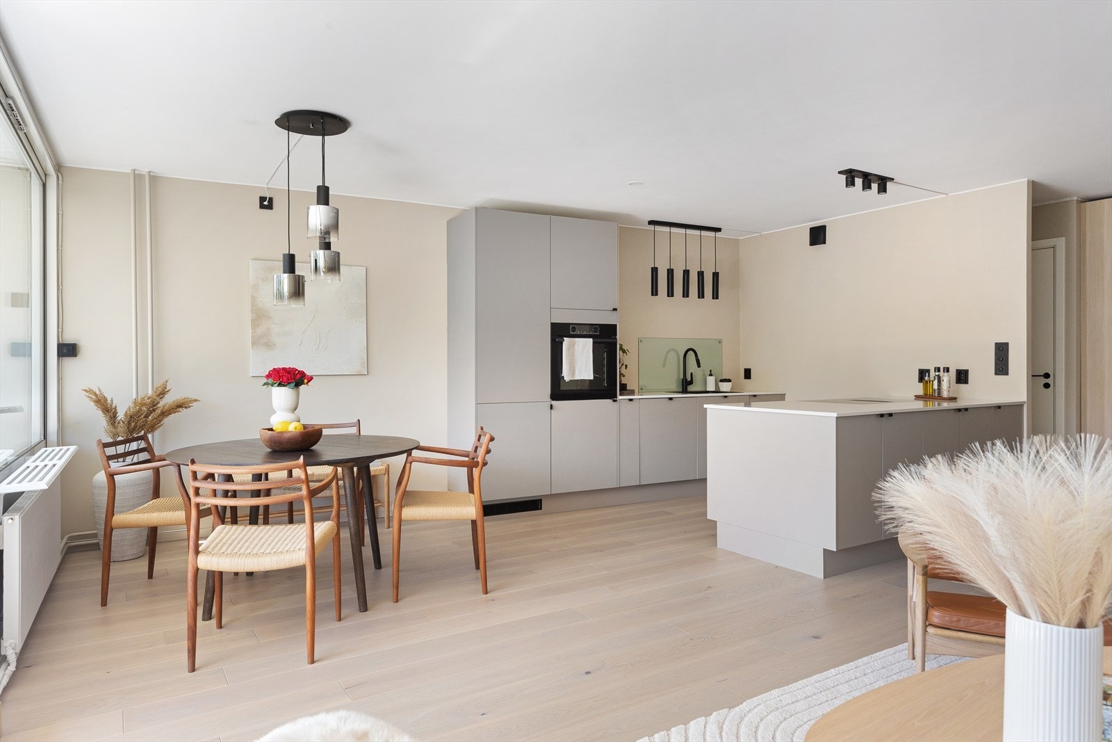 Åpen stue kjøkken løsning. Galleribilde