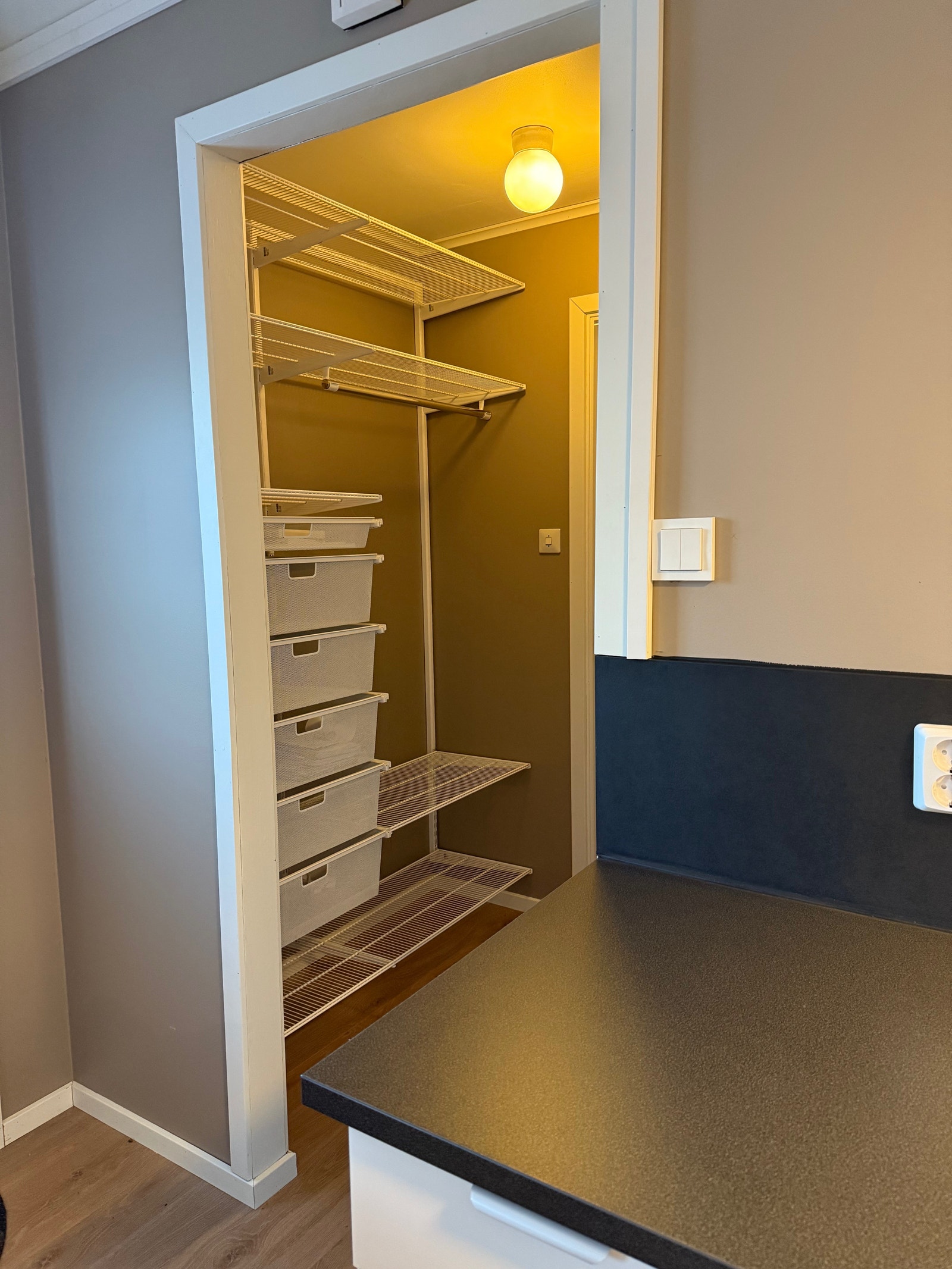 Garderobe Galleribilde