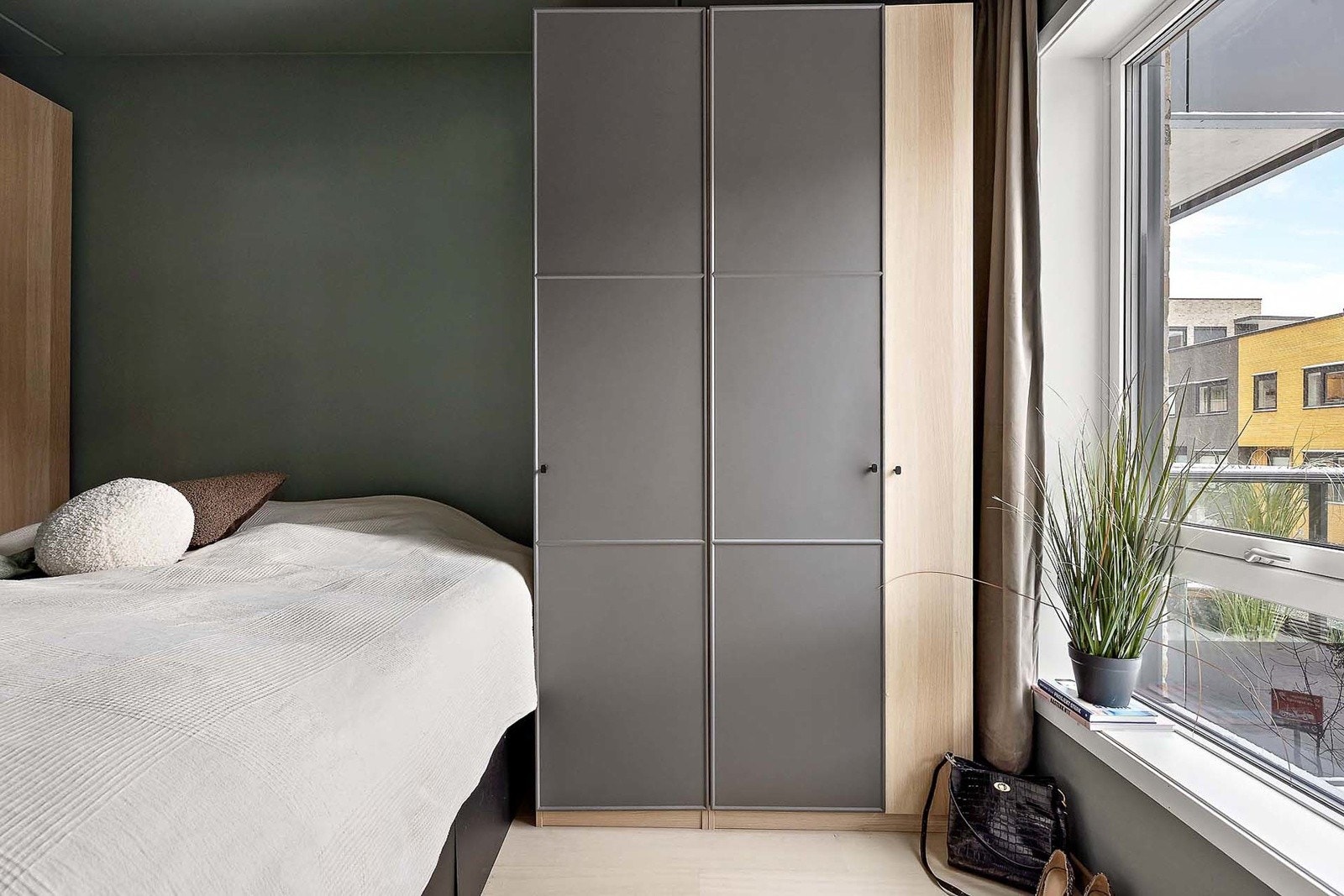 Soverommet er utstyrt med 2 garderobeskap Galleribilde