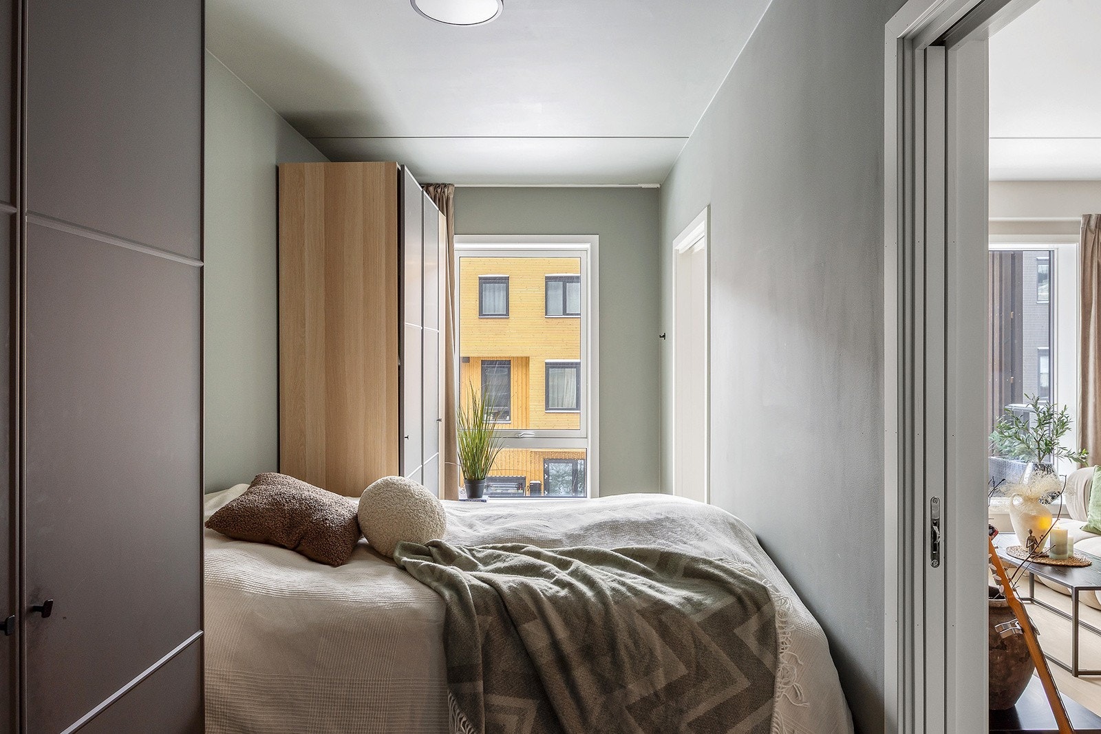 Et fint soverom med plass til dobbeltseng Galleribilde