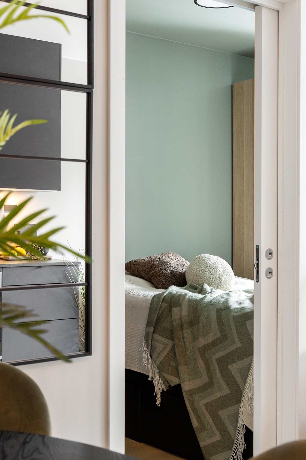 Praktiske skyvedører for enkel tilgang til soverom Galleribilde