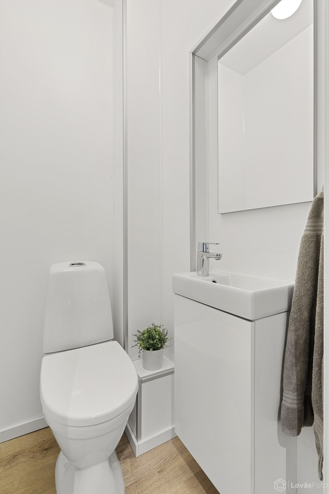 Separat WC i tilknytning til entré og oppholdsrom. Galleribilde