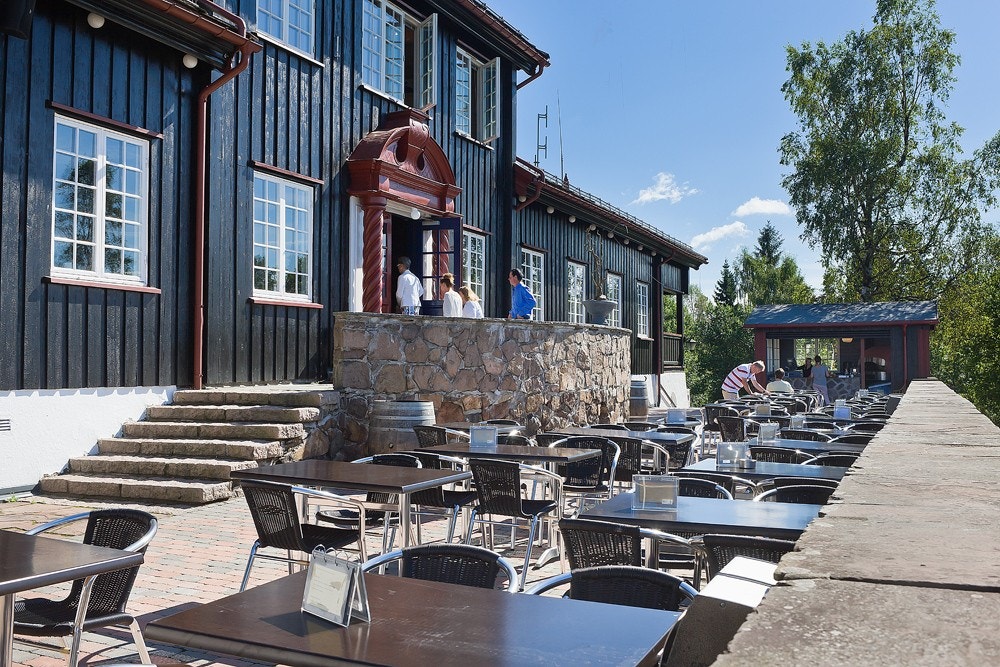 Grefsenkollen restaurant byr på god stemning, nydelig mat og en fantastisk utsikt Galleribilde