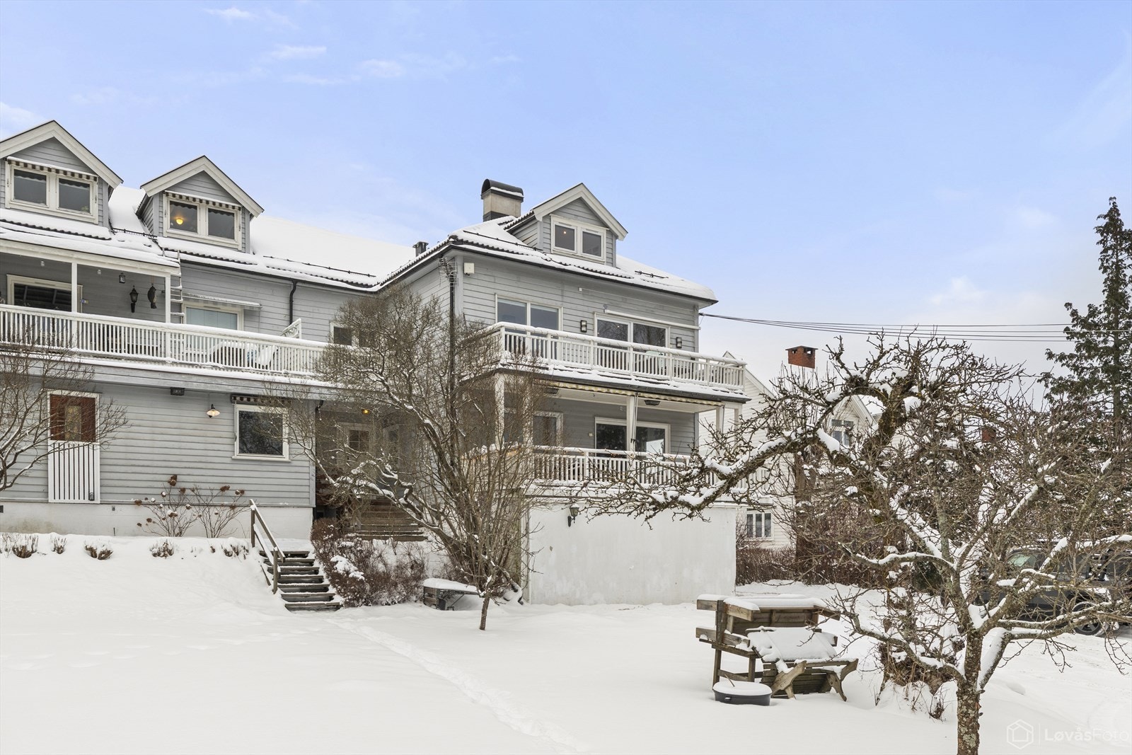 Boligen ligger tilbaketrukket i rolig villagate i et meget attraktivt boligområde på Grefsen i Oslo. Galleribilde