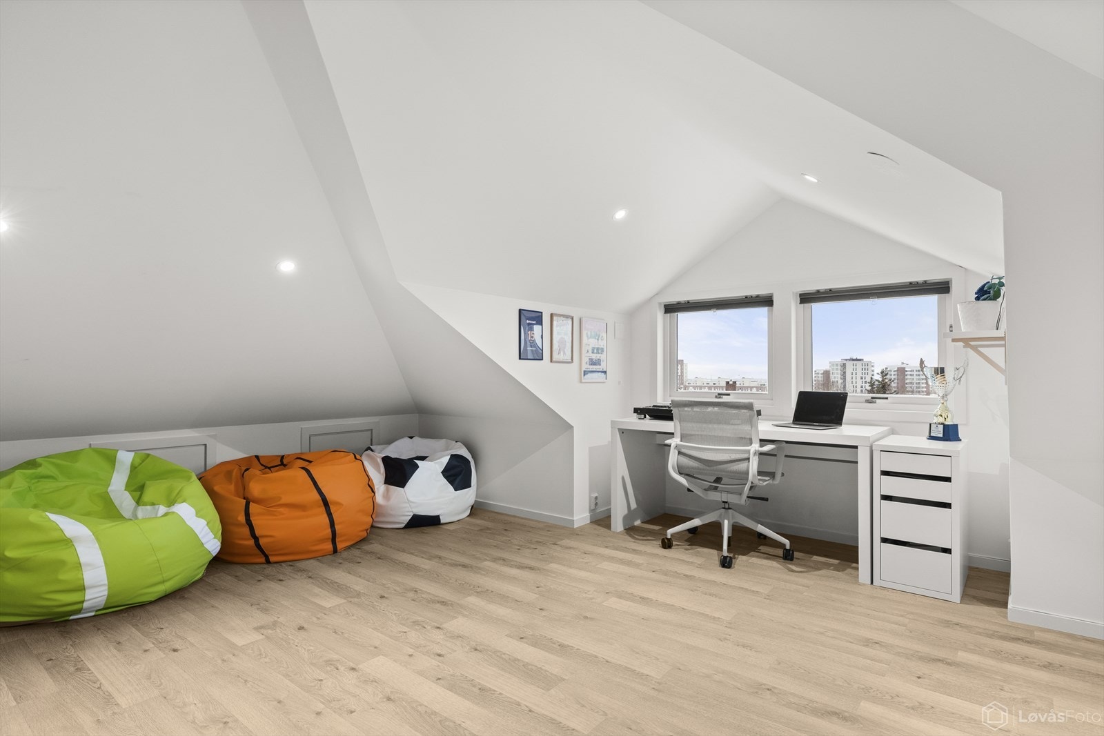 God utsikt fra loft. Galleribilde