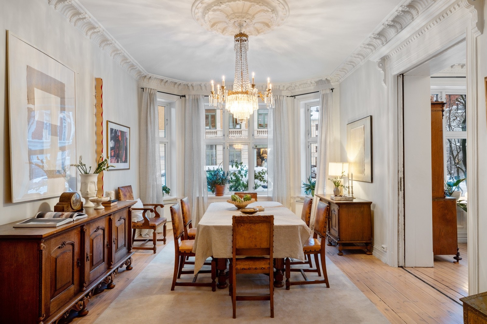 Klassisk leilighet i ærverdig Frognergård fra 1900. Galleribilde