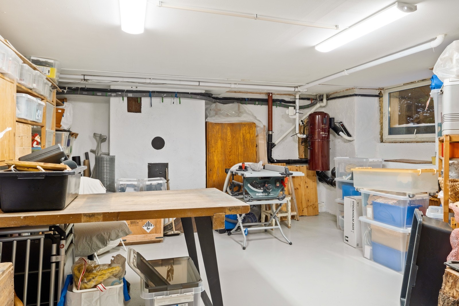 Romslig kjellerbod/hobbyrom. I tillegg er det trappebod og bod på loft. Galleribilde