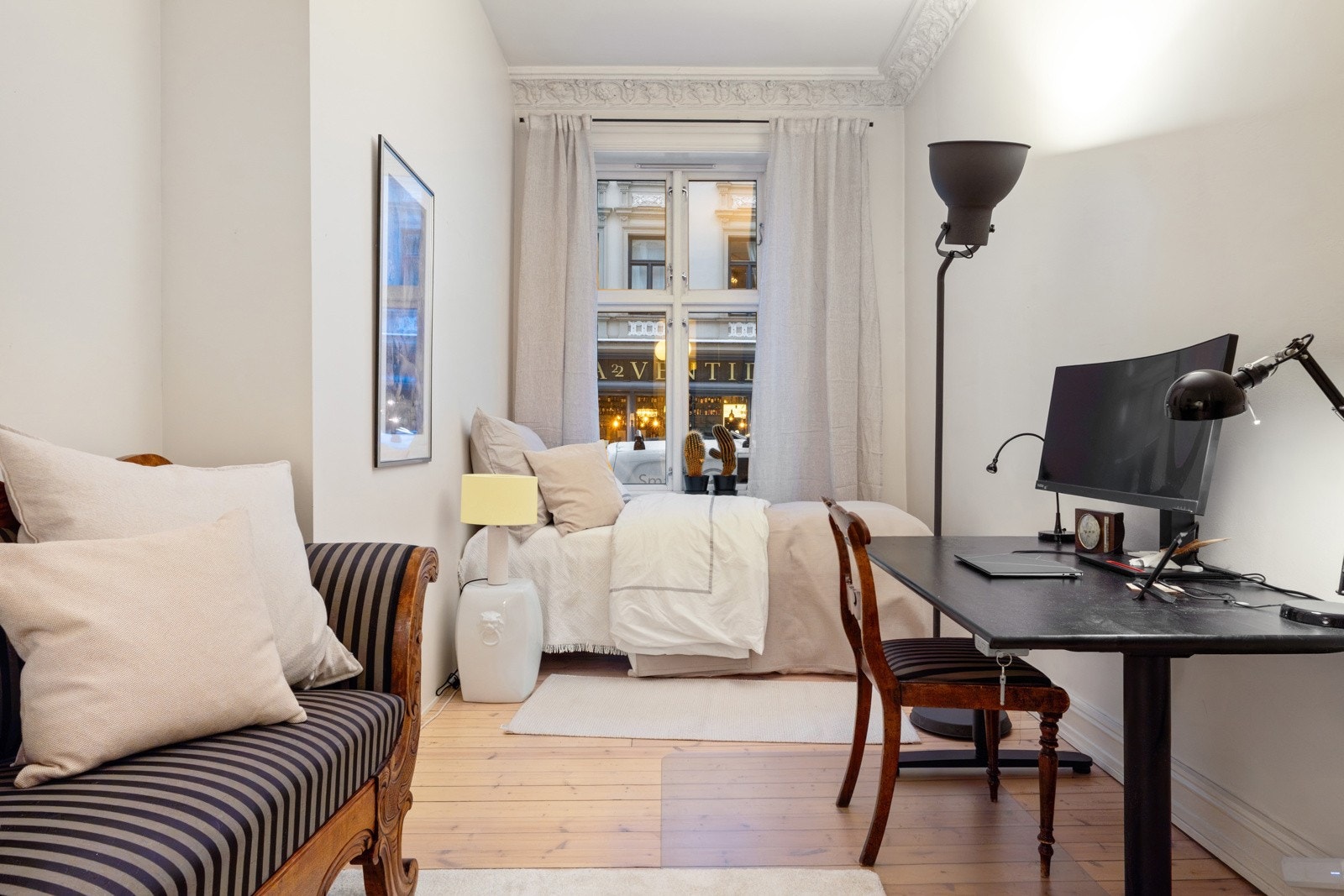 Soverom 3 med god plass seng og ønsket møblement. Galleribilde