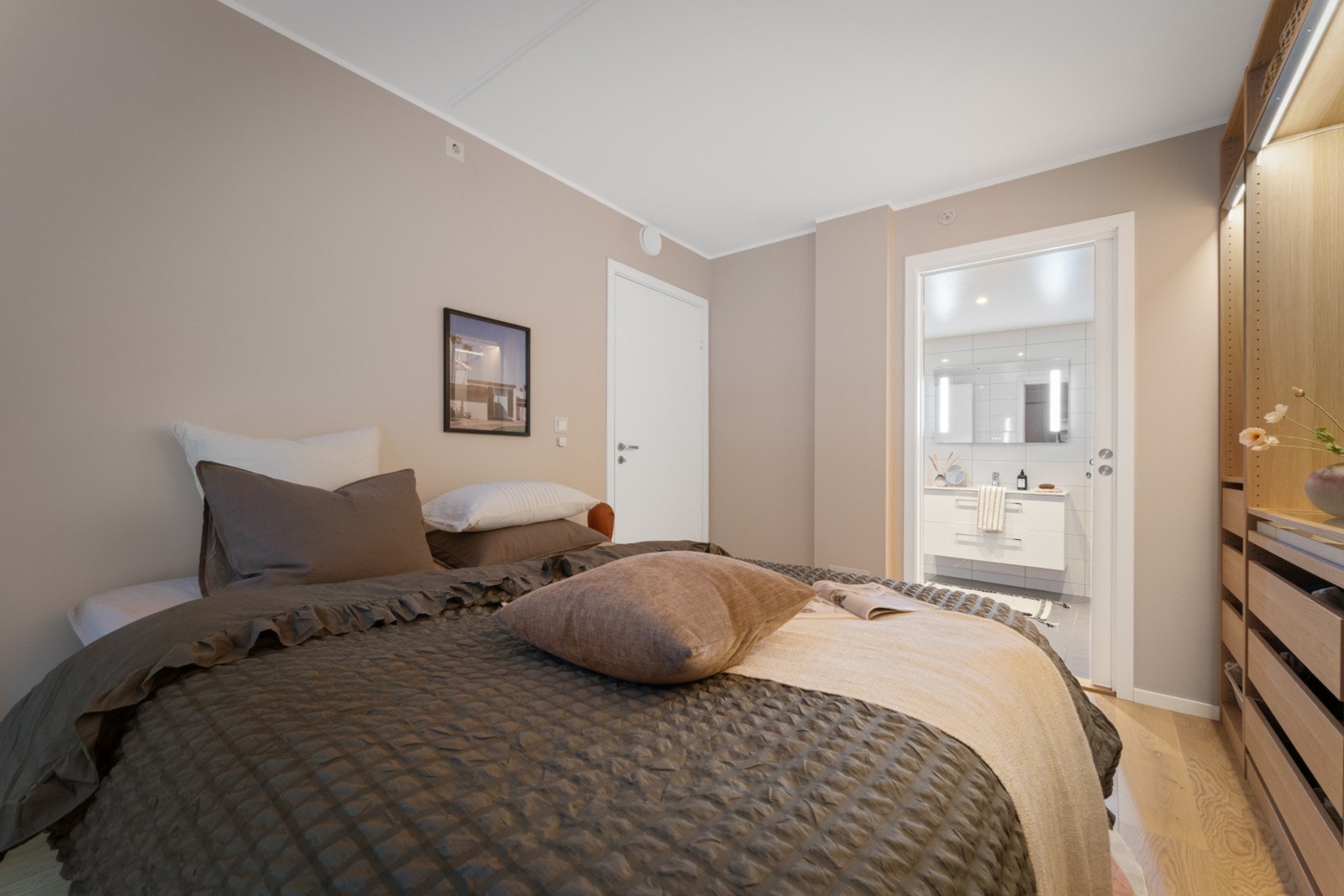 - Rommet har egen tilkomst til badet - Galleribilde