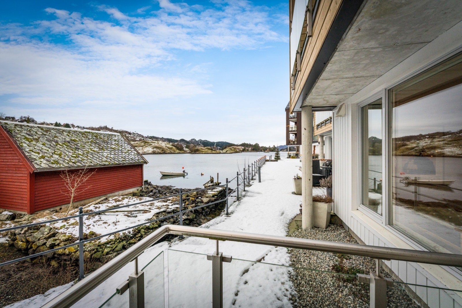 - Legg merke til utsikten fra terrassen - Galleribilde