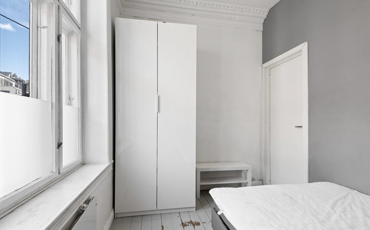 Soverom 2 (den grå veggen er nå malt rolig lyseblå) Galleribilde