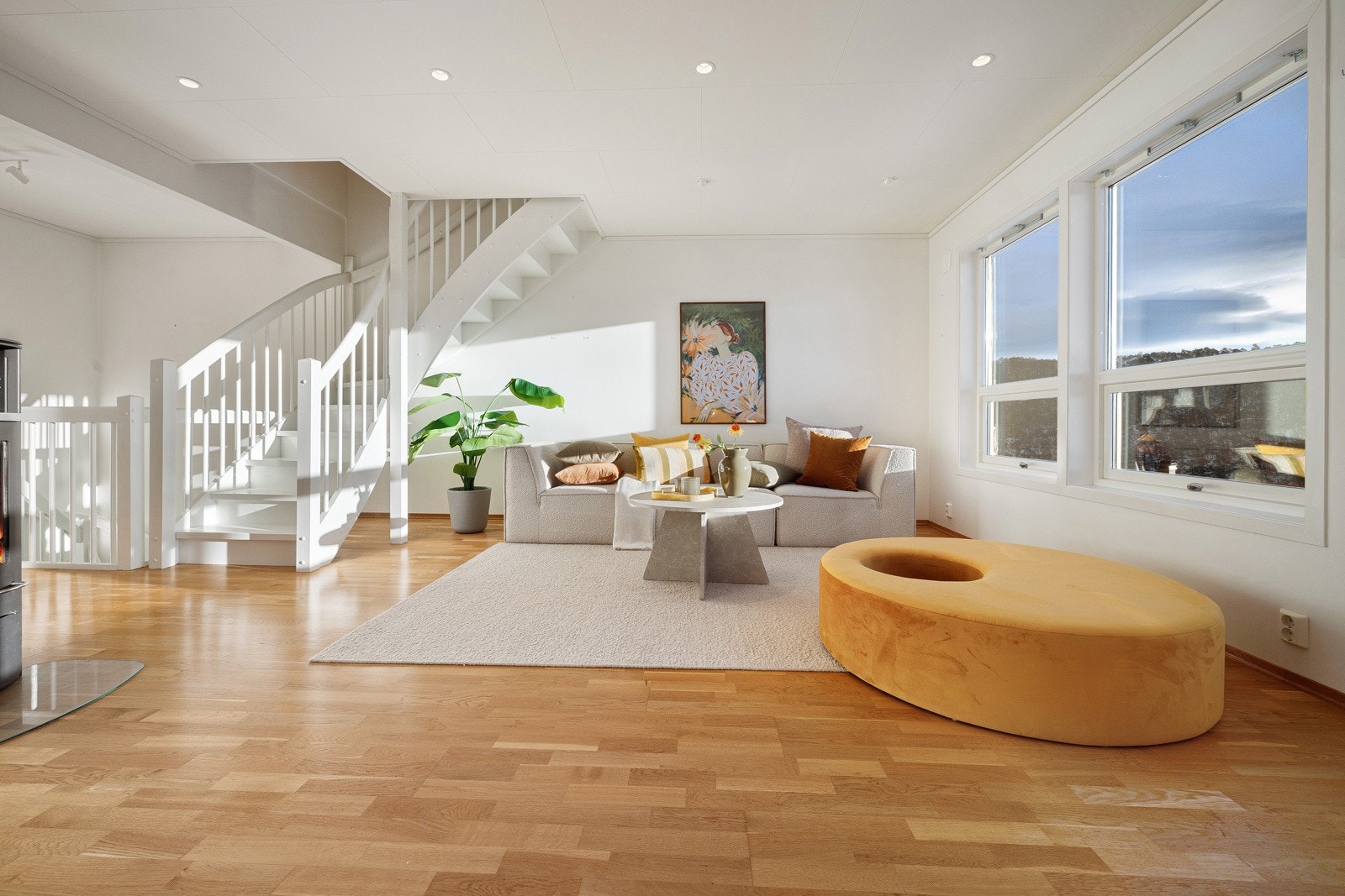 I ene delen er det god plass til sittegruppe Galleribilde