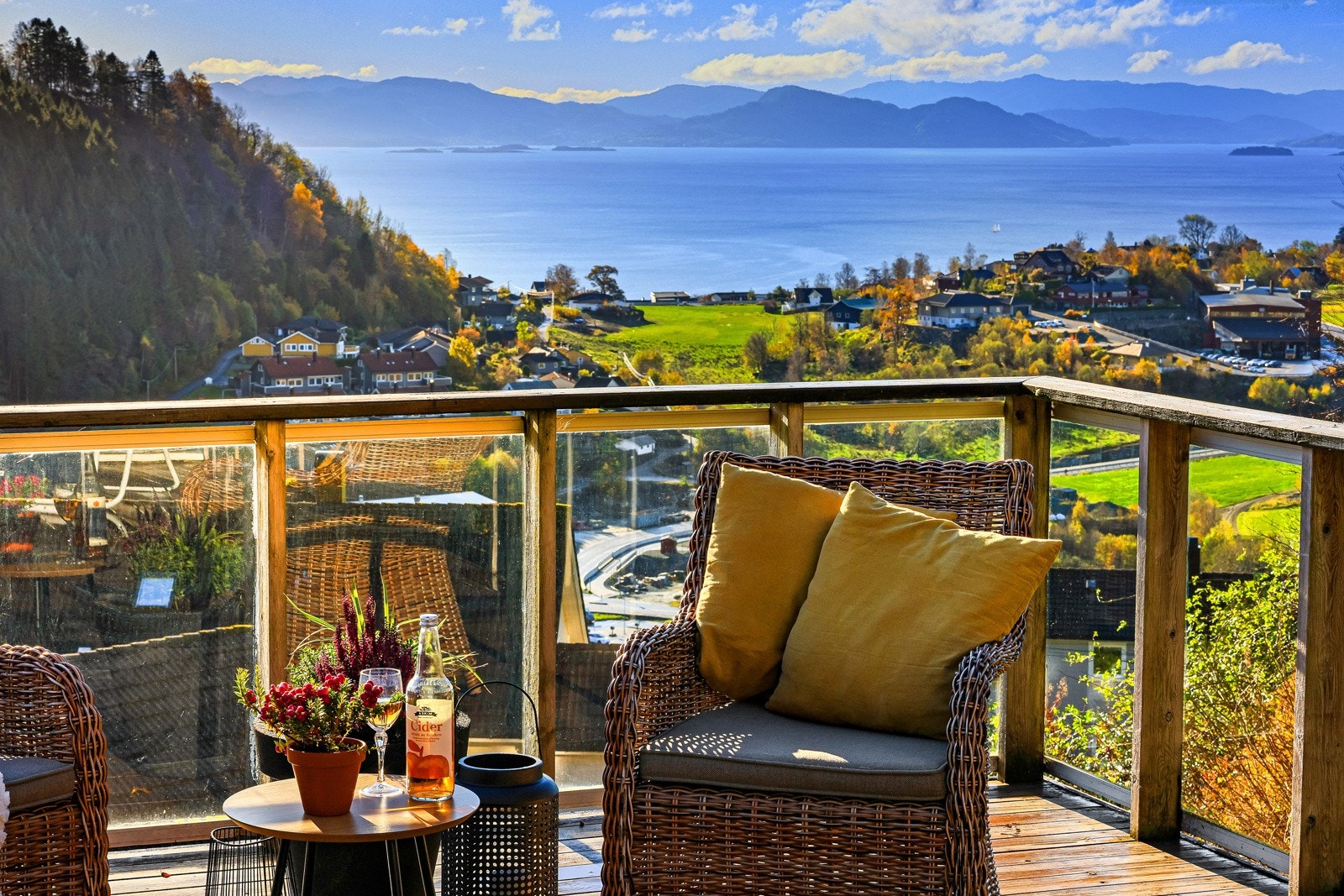 Herfra skuer man utover Bjørnafjorden Galleribilde