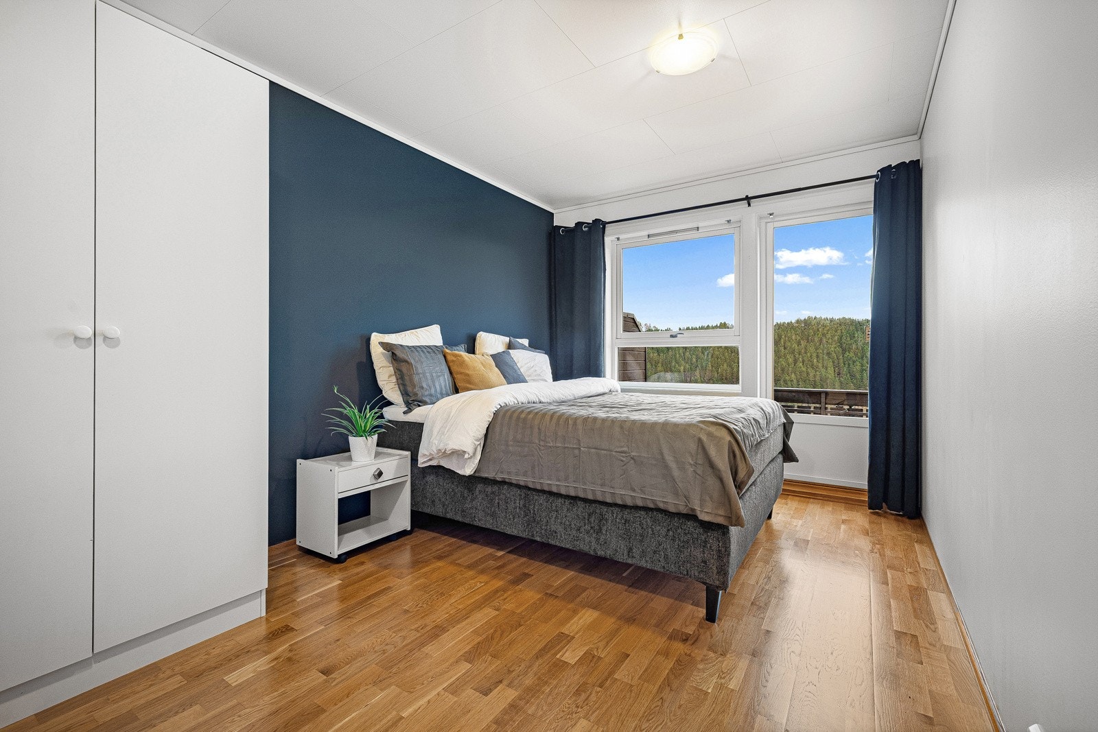 Hovedsoverommet er på 13,8 kvm og har varmekabler i gulv Galleribilde