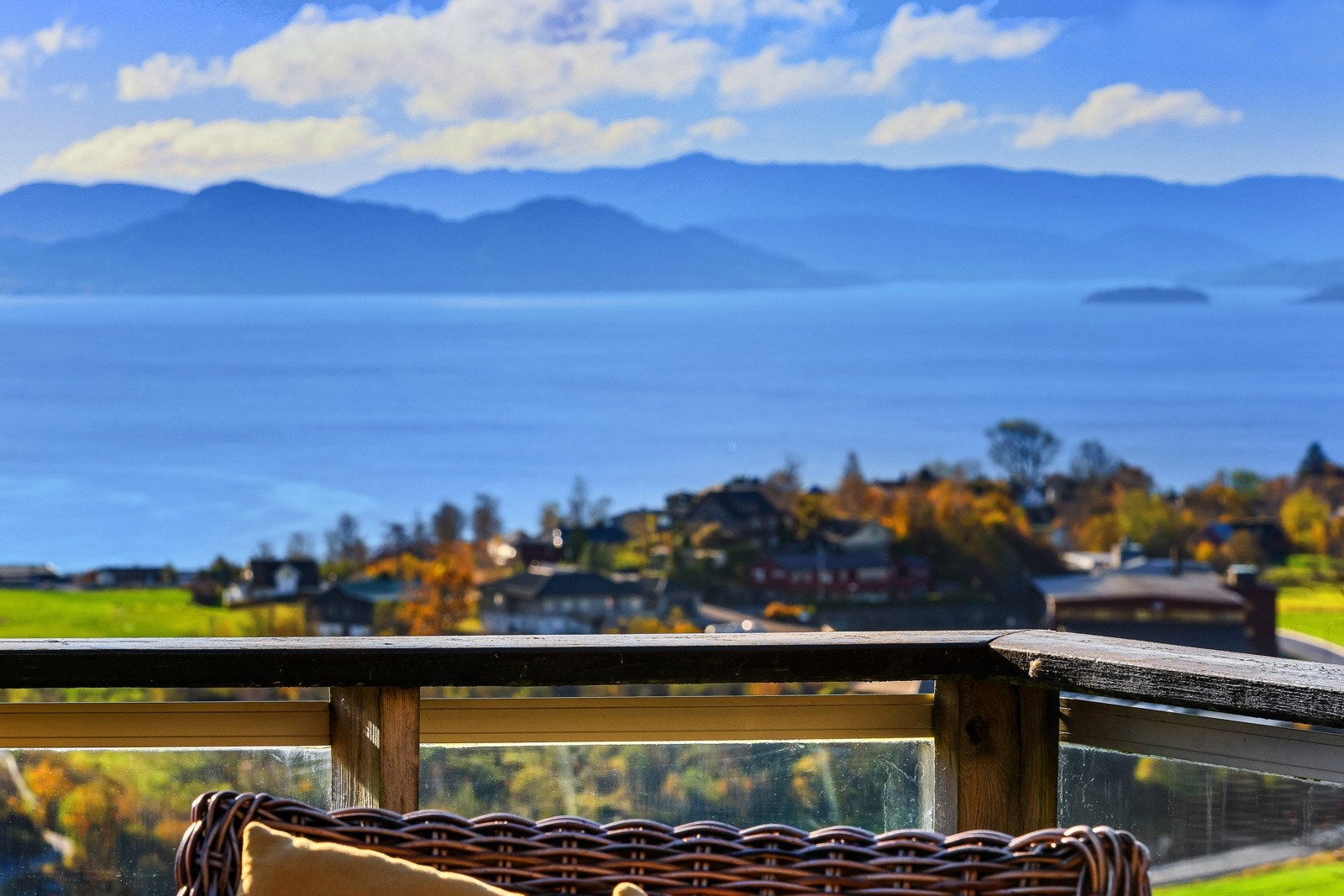 Herfra skuer man utover Bjørnafjorden Galleribilde