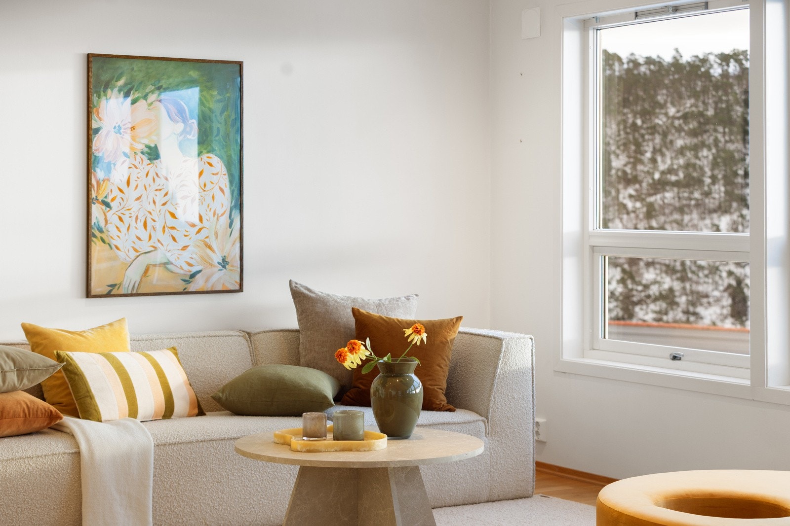 Fra stuen skuer man både innover i dalen..... Galleribilde