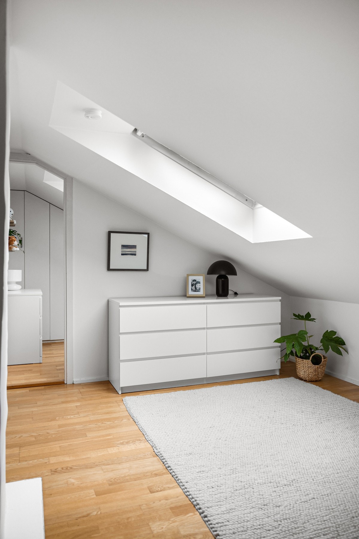 I denne etasjen har du mye lagringsplass i kneloft på begge sider. Galleribilde