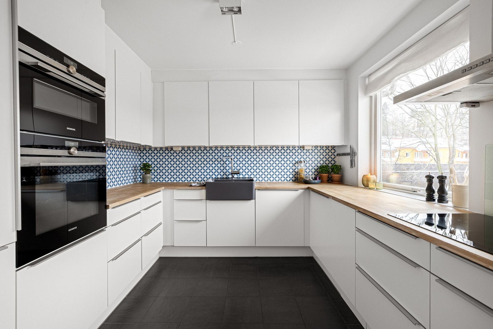 Her får du et stort og lyst spisekjøkken. Galleribilde