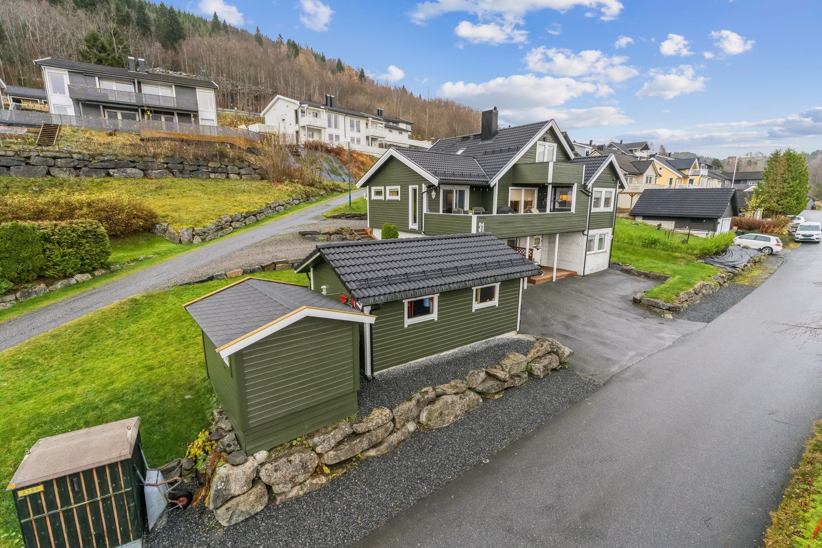 EiendomsMegler1 ved Martin Grodås Alnes har gleden av å presentere Bøgardsvegen 31 - (Foto av Svein Olav Humbertset v/EFFKT) Galleribilde