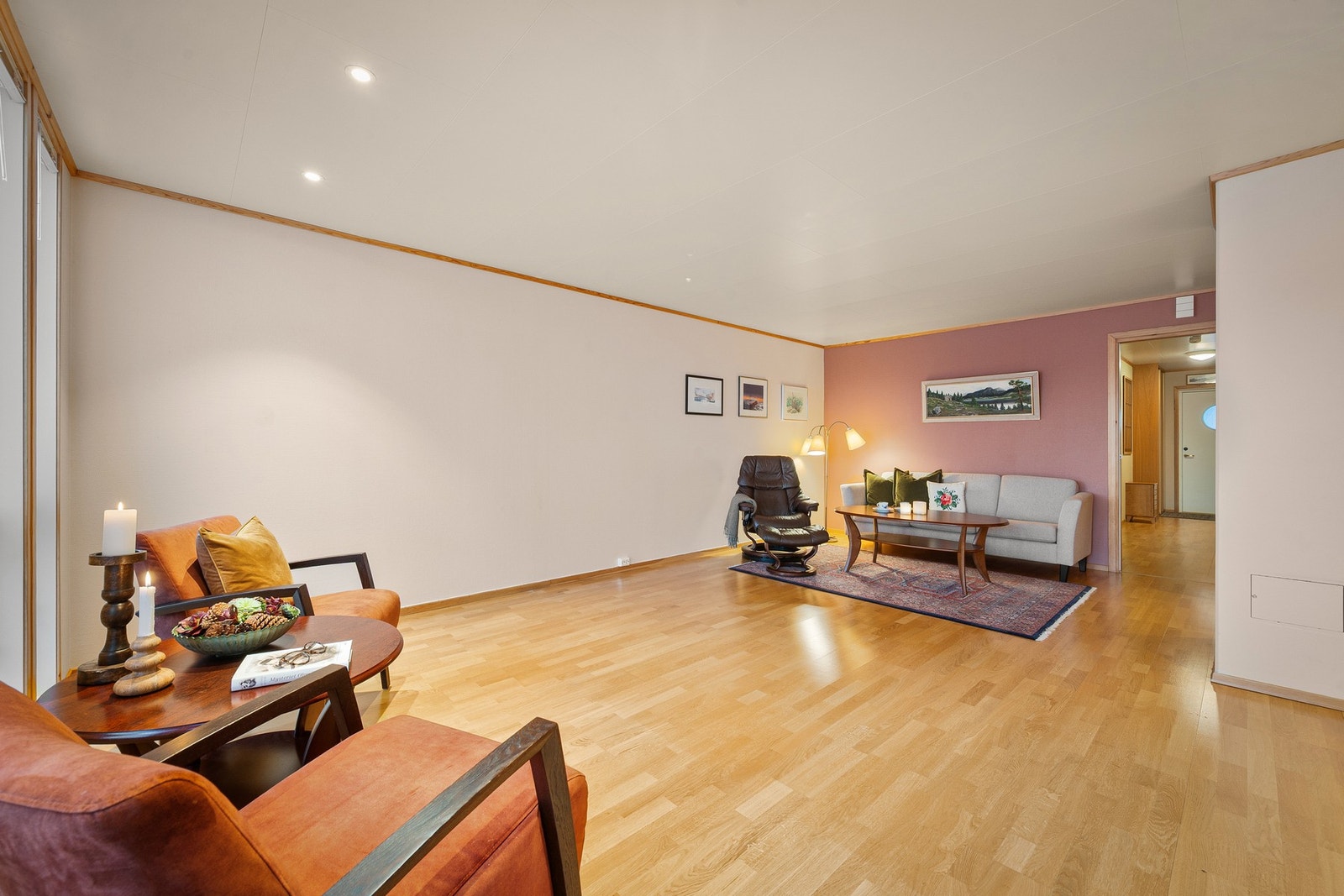 I stua er det gode møbleringsmuligheter og plass til flere sittegrupper Galleribilde