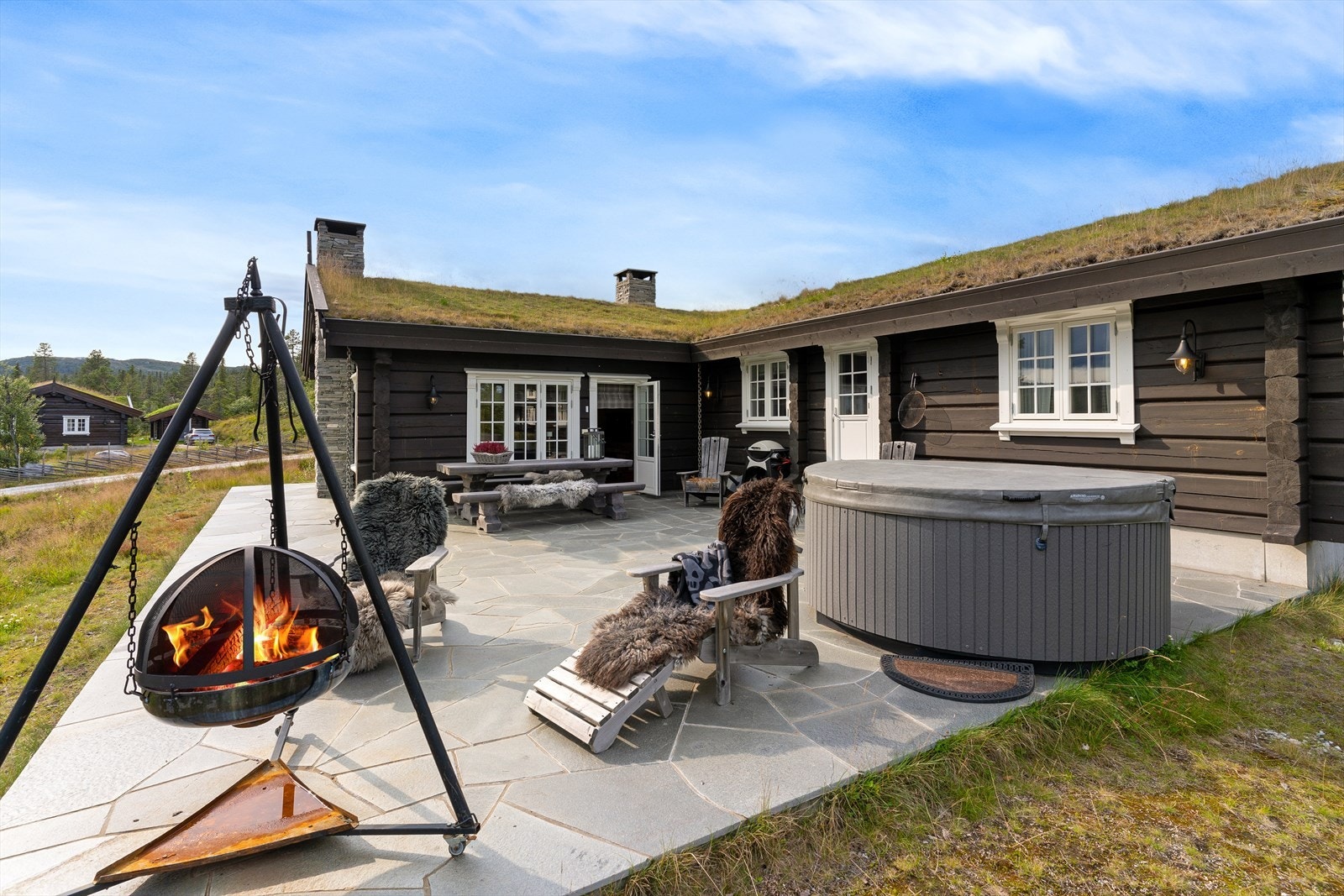 Stort uteområde med god plass til flere møbleringer. Galleribilde