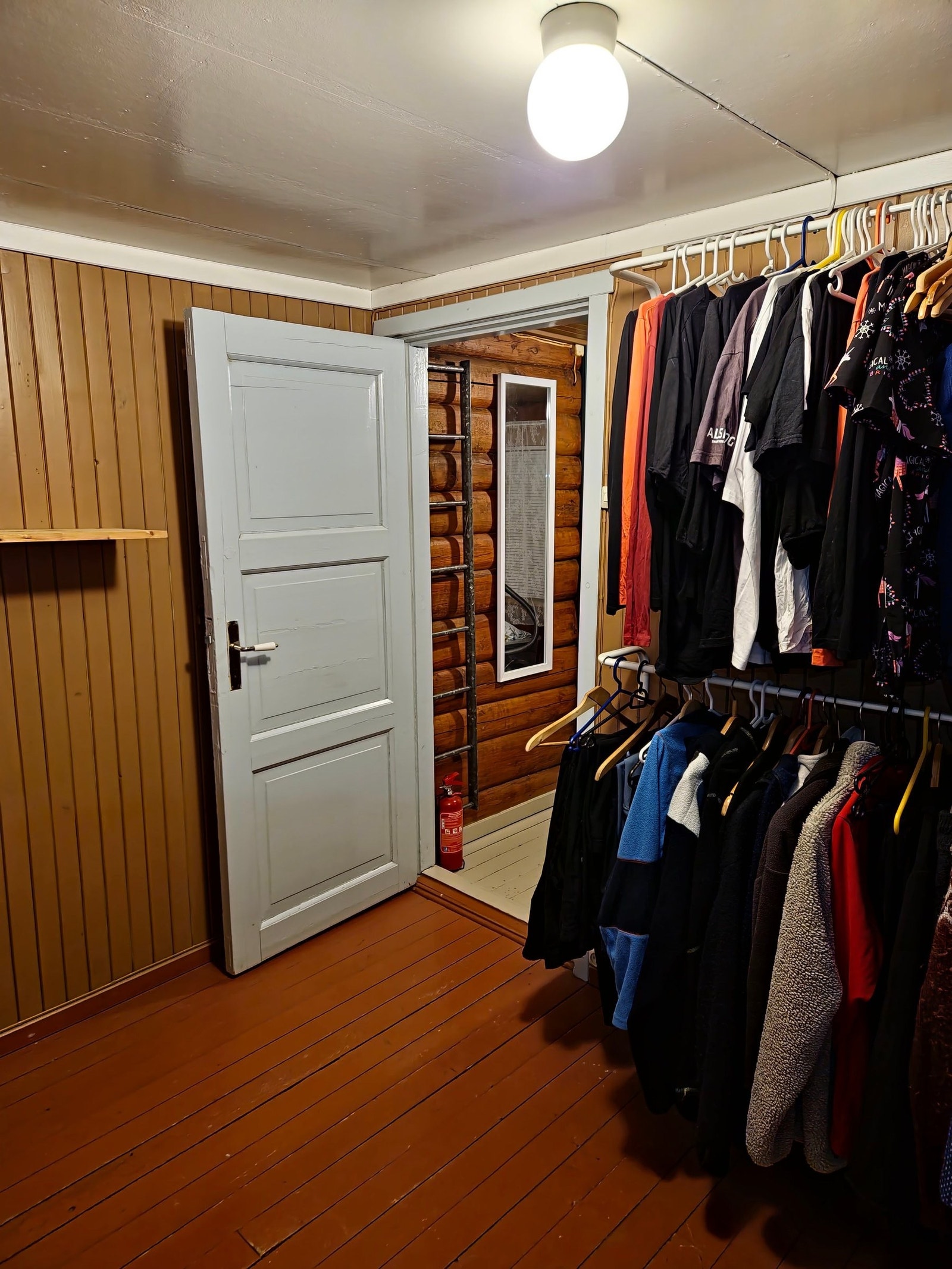 Soverom 3/klesrom Galleribilde