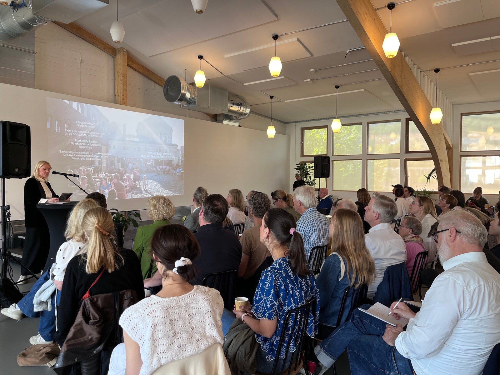 Arrangement i Lofthallen Galleribilde