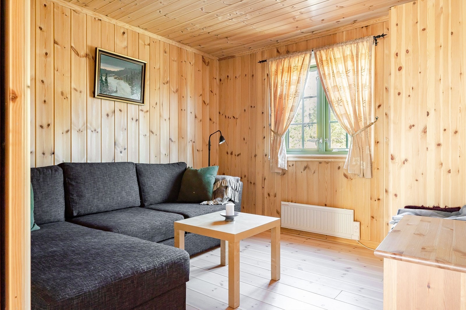 Soverom 4 er i dag innredet som en ekstra stue/TV-stue. Galleribilde