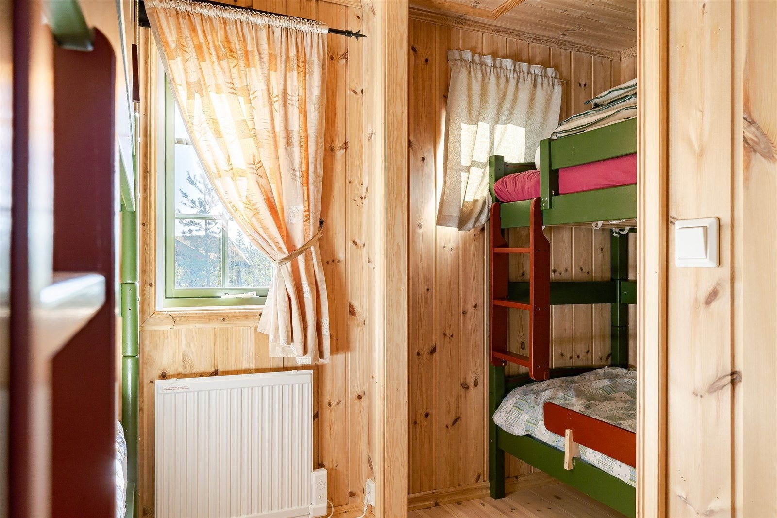 Innenfor soverom 3 er det etablert sengeplasser i en bod. Det gjøres oppmerksom på at dette rommet ikke er godkjent for varig opphold. Galleribilde