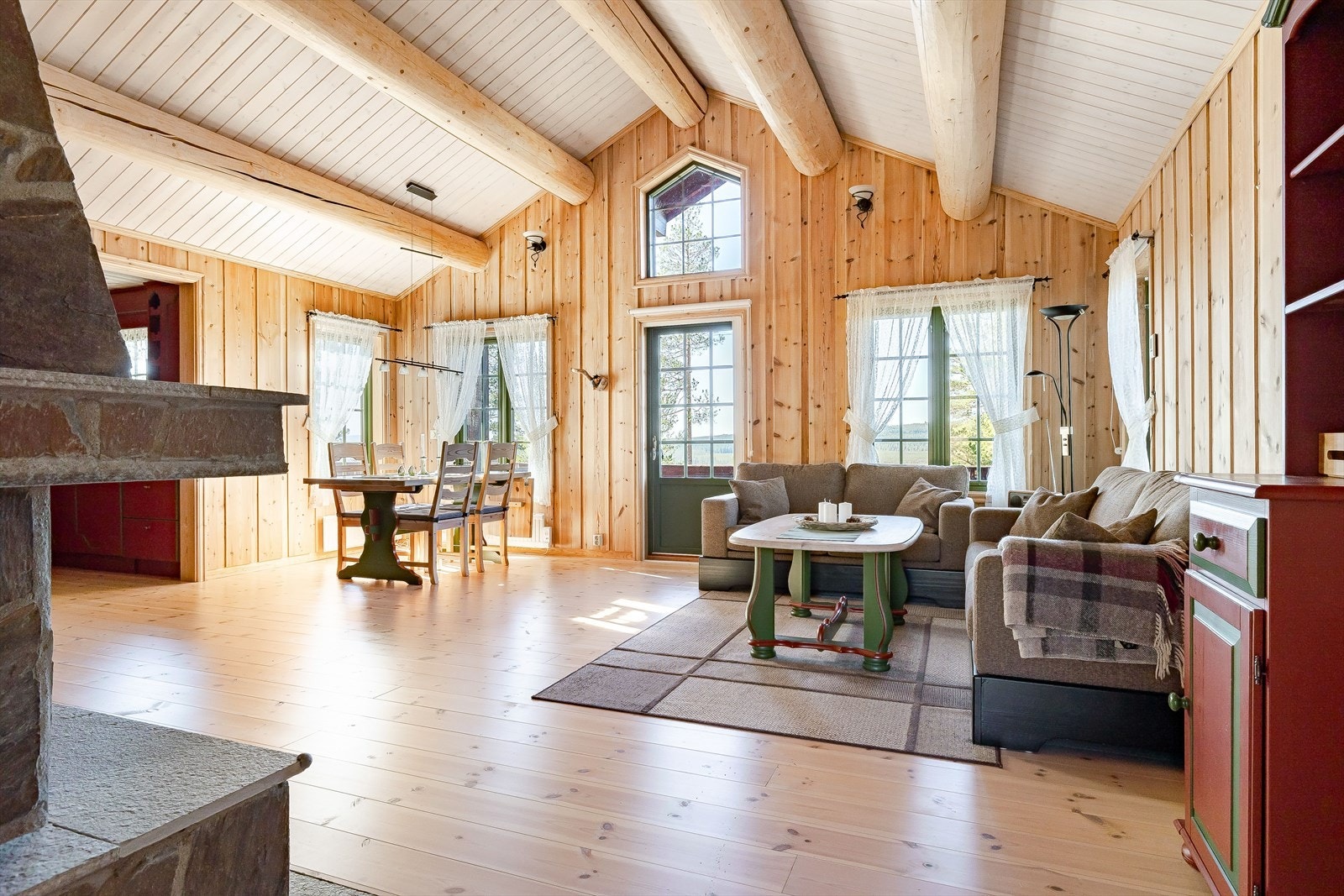 Det er etablert "Ring hytta varm"-funksjon fra Sikom Living som styres via app. Galleribilde