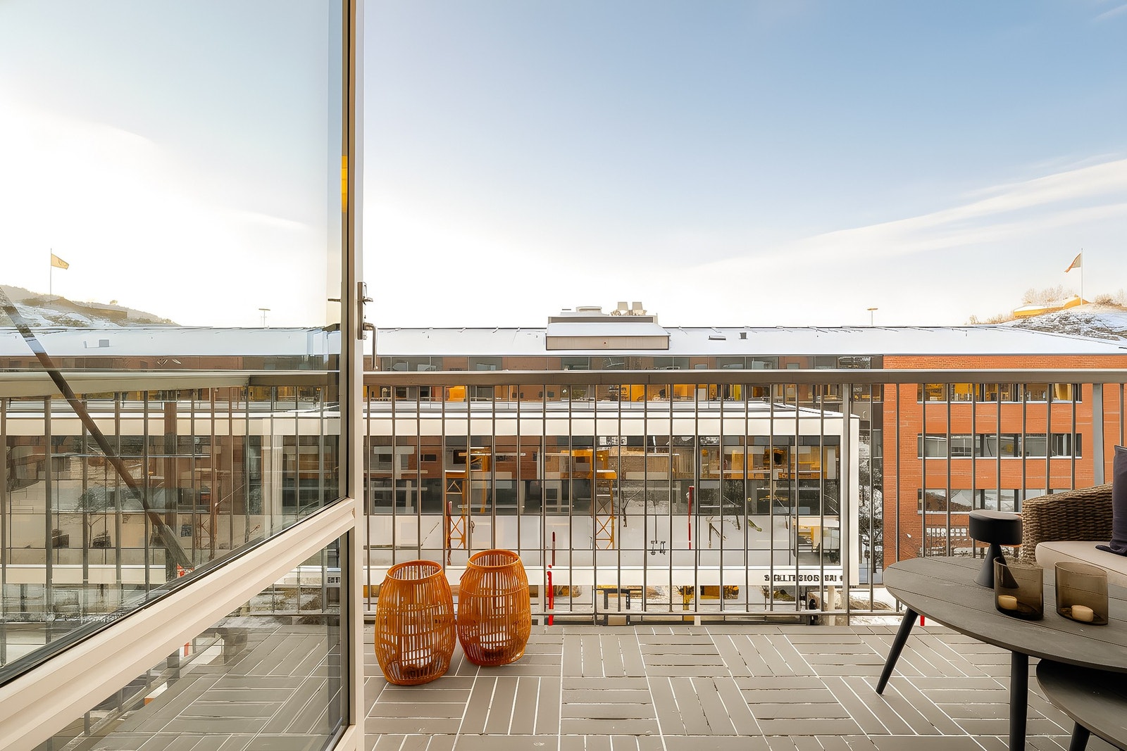 Fra stuen har du utgang til en vestvendt balkong på 8 kvm. Galleribilde