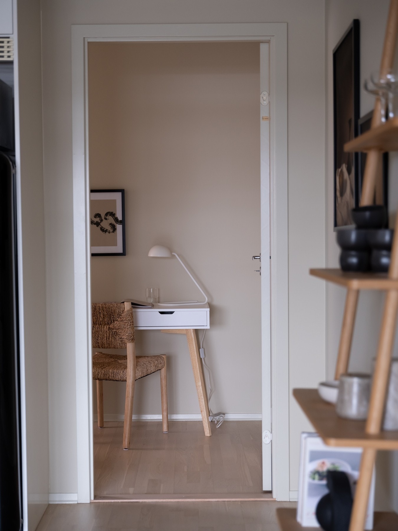 Fra stuen har du inngang til soverom nummer to. Galleribilde