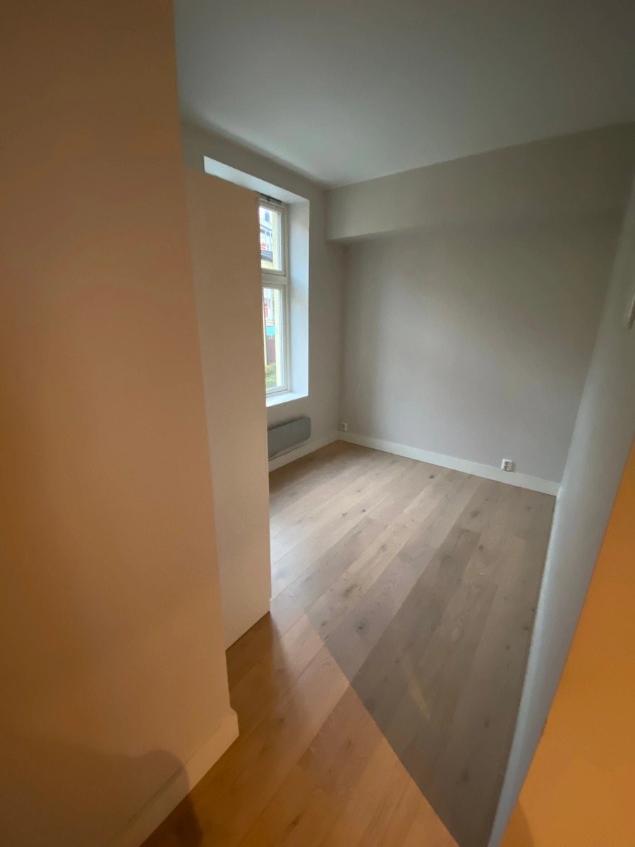 Soverom 2 mot rolig bakgård Galleribilde